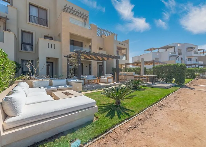 Serene Lakeview Escape 2br At Cyan Elgouna Appartement