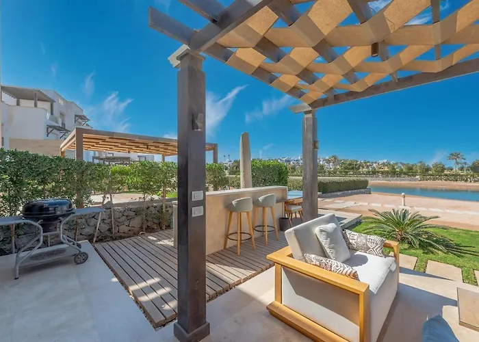 Serene Lakeview Escape 2br At Cyan Elgouna Appartement